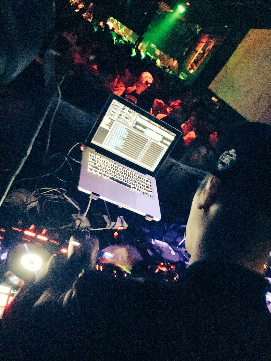 DosFelinos's tweet photo. Terrible noche en @SabadoBrooklyn 🎹🎙💻 #PMK #AxelCaram 💣💣 https://t.co/14bsf41pjb