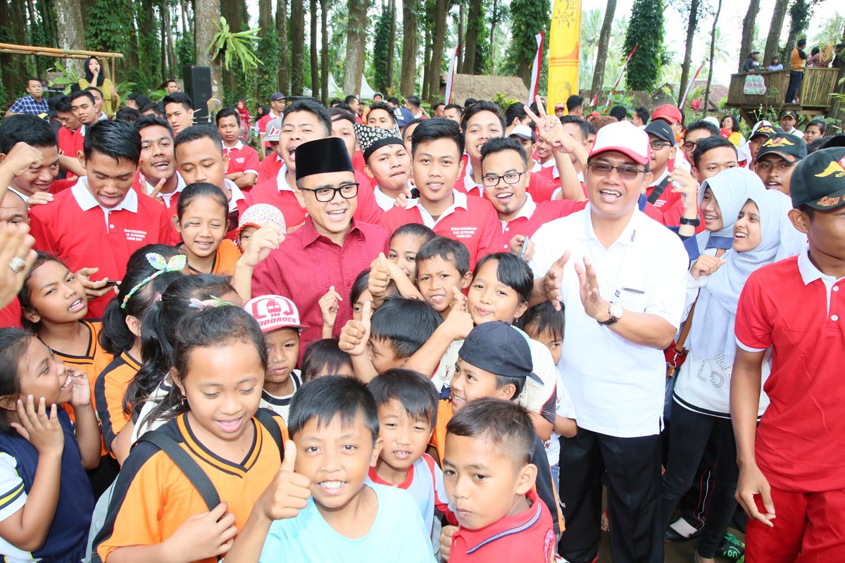 Gembira Kemah Kebangsaan dihadiri Bupati <a href="/a_azwarnas/">Abdullah (Azwar Anas)</a> Lantunkan Lagu Hari Merdeka
<a href="/banyuwangi_kab/">Kabupaten Banyuwangi</a>
#majesticbanyuwangi 
#NKRIhargamati