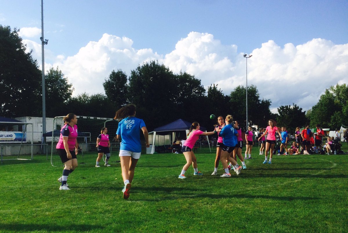 HSG_FF's tweet photo. Auch heute sind unsere Damen wieder in #Ailingen beim Rasenturnier im Einsatz. #handball #tournament #hndbl https://t.co/e7UKD2SKAc