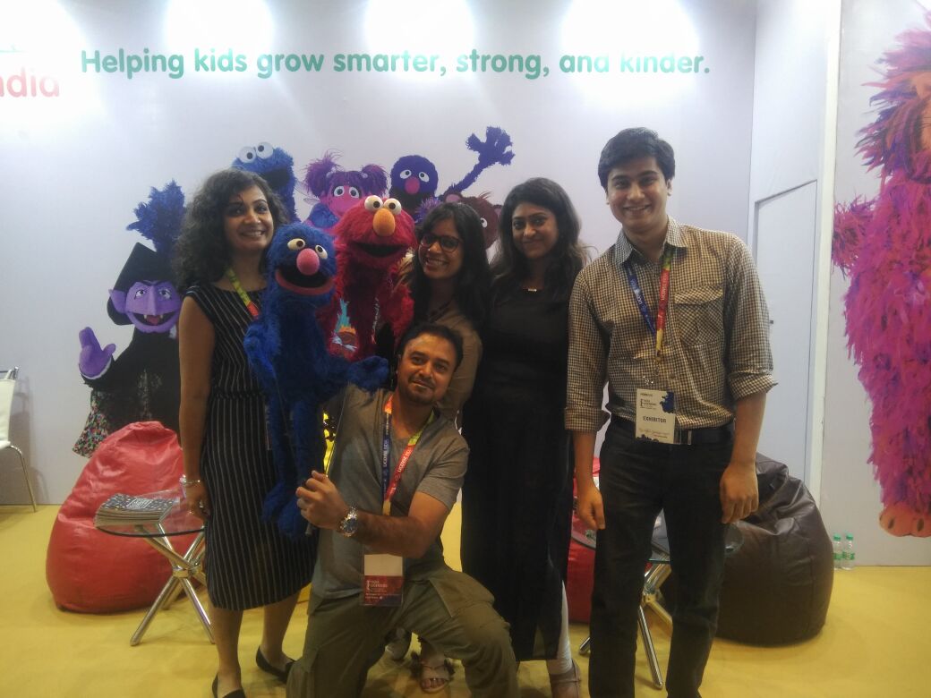 SesameWrkshpIND's tweet photo. Guess who's having a gala time and making some new friends at the @indialicensexpo. #ILE2017 #licensingcanhelp https://t.co/BWz5iz4HG3