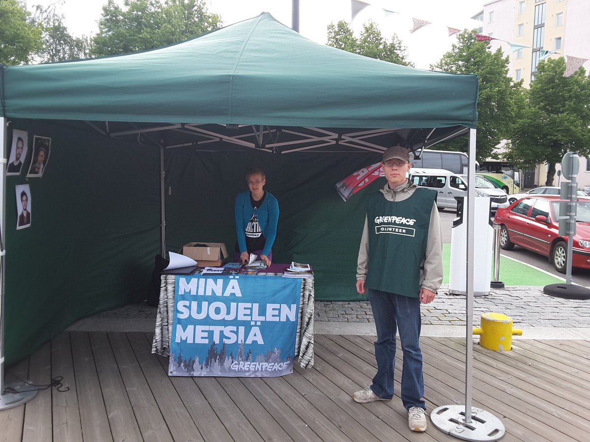 MariaKohtala's tweet photo. Avasimme teltan. Tuuli on ihanan raikas täällä satamassa. #sinff2017 #gpnvol #sinff https://t.co/G87JNNy1rP