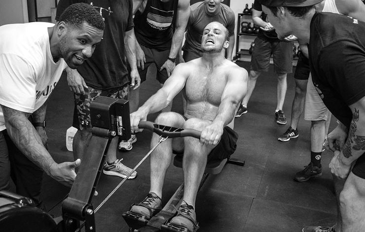 MensHealthMag's tweet image. You can't claim to be fit unless you can pass these 7 tests: spr.ly/60138aMBH