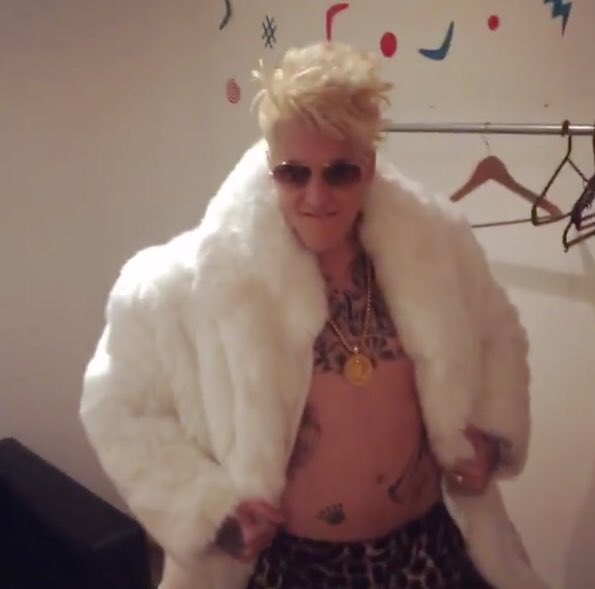 Vamos a terminar con esto de una vez por todas

RT: Ricky Fort
MG: Alex Caniggia