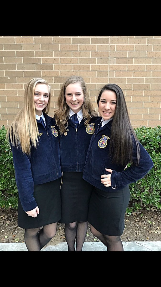 lyndseyalyssa15's tweet image. I can't believe it's real.. my "big sis"is leaving for college tomorrow. You'll do great things &amp;amp; I wish you the best! I love you😭❤️#packme