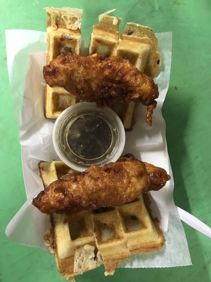 MsPelectricCock's tweet photo. chicken
and
waffles
#electriccock https://t.co/bt94dMckUQ