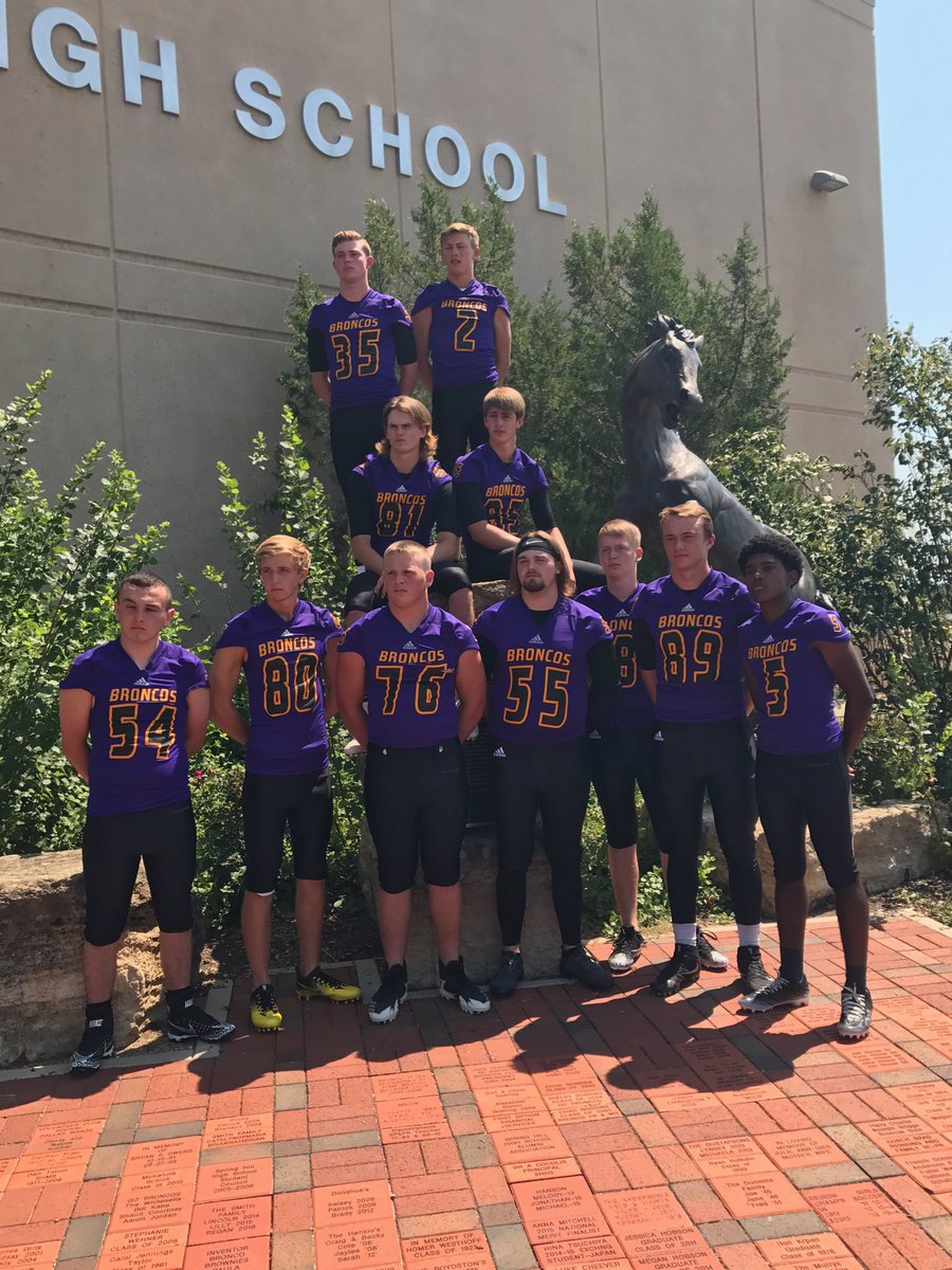nathanewing222's tweet photo. We're ready!!😈🏈😈 https://t.co/JmYKxGcScr