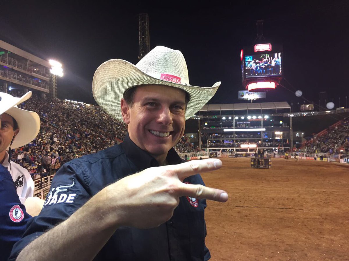 Estou na Arena Barretos acompanhando essa festa linda. Mais de 35 mil pessoas vibrando nesse grande espetáculo. #AceleraSP #Barretos2018
