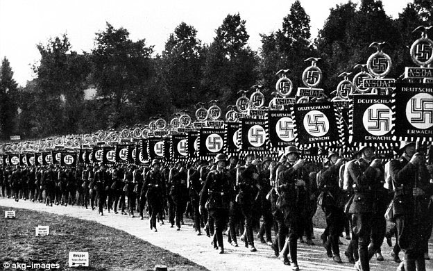 carrieksada's tweet photo. Antifa then, Antifa now, 
Seems like nothing has changed. 
#BostonFreeSpeechRally #1A 
#BerkeleyRiot https://t.co/cLQdlCsHjL