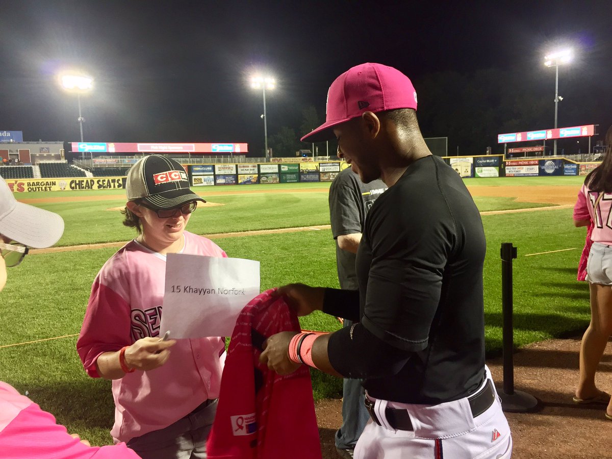 bretra88's tweet photo. Thanks @grindkhy! You've been my fav all season and we wear the same number! #15 #sensylvania @HbgSenators https://t.co/NYCi762qft