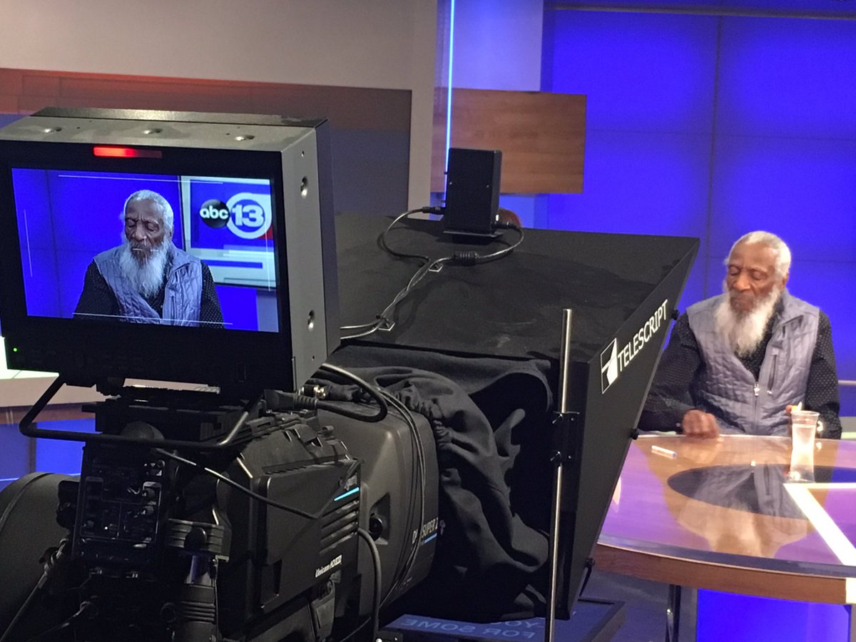 MelanieLawson13's tweet photo. So sad to hear of passing of @IAmDickGregory. We were thrilled when he visited@abc13houston in Feb. He left #LegacyOfTruth #ComicIcon https://t.co/XnJhonoPak