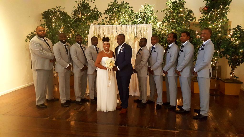 randall_gallery's tweet image. Congratulations Denise &amp;amp; Rodney! We wish you all the best.  #BattsPartyOfTwo #RandallGalleryStl  #Wedding #BeautifulBride