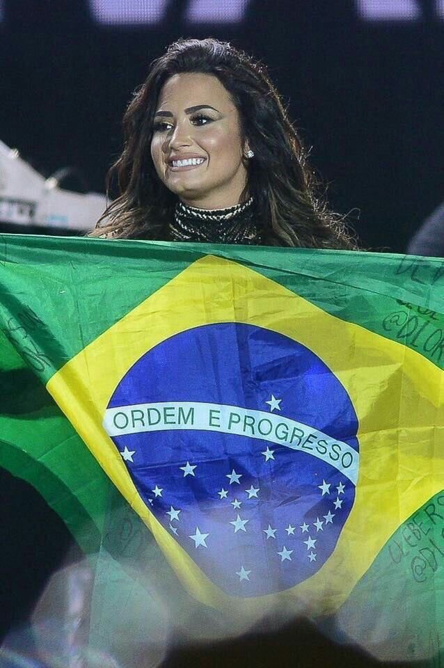 ludeandrade_'s tweet photo. @ddlovato you're the reason for my life ❤️ #HappyBirthdayDemi #HappyBirthdayDemiLovato https://t.co/xnvaD6CHA0