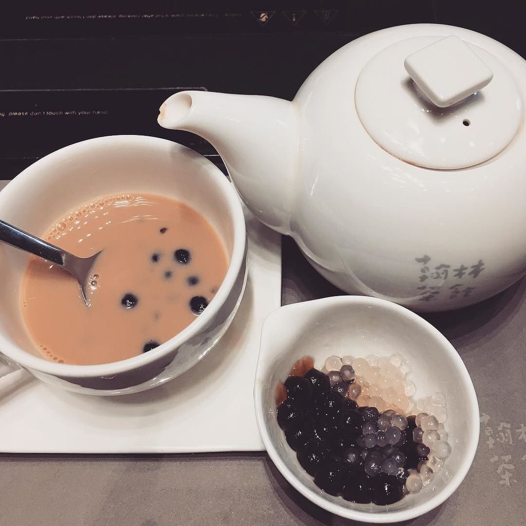y2mango's tweet image. Bubble tea from Hanlin Tea Room in SF, one of the claimed creators of bubble tea.

#bubbletea #hanlin #sf #sanfrancisco #tea #taiwan #taiwa…