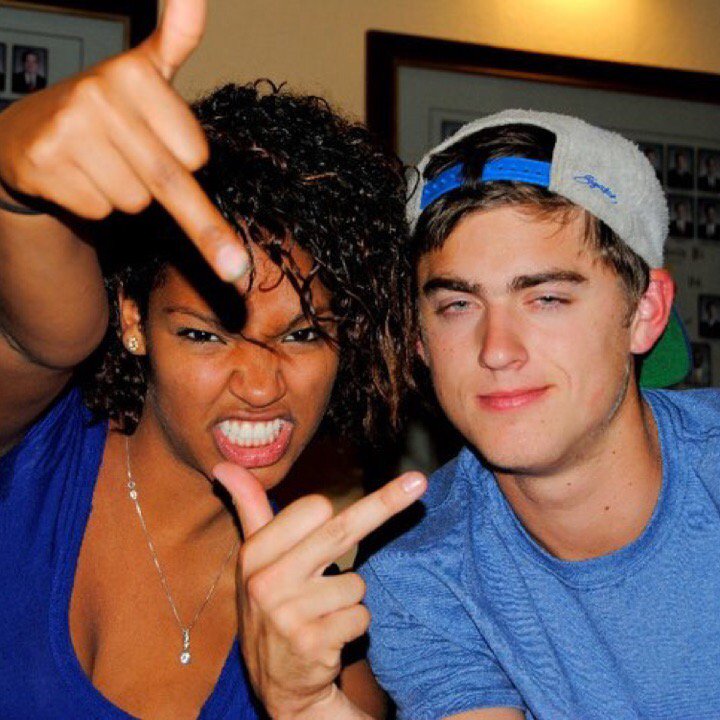 1K🔥GGE (M.I.P)#Liveme 1K🔥B: liveme.com/media/liveshor…