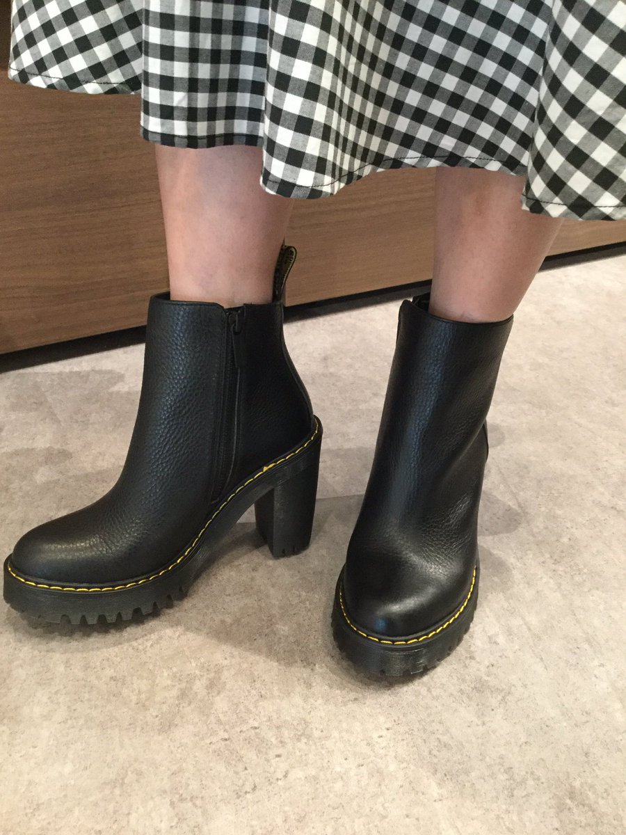 London Calling水戸opa店 Ar Twitter 40年代 50年代 レトロ ロカビリーからゴシック ロック パンクまで幅広いジャンルを網羅したイギリスブランド Hell Bunny のワンピースが再入荷 足元はドクターマーチンのマグダレーナ ジップアップのショートブーツは今の