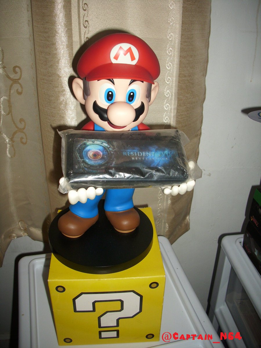 Captain_N64's tweet photo. Here is some more of my Mario stuff for #NothingButMarioWeek Yes that Mario is holding a RE: Revelations 3DS case https://t.co/nOpkrctRNv