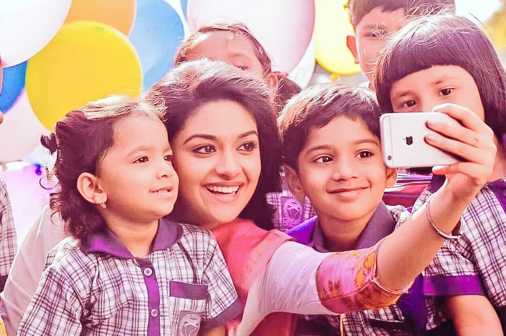 ShashiOfficia's tweet photo. Decent Selfie
With Lovely Kids 🙌🙌

#KeerthySuresh 💞💞😚💘💘💜
@KeerthyOfficial 💞💞😚❤❤ https://t.co/S8hLSvTvNq
