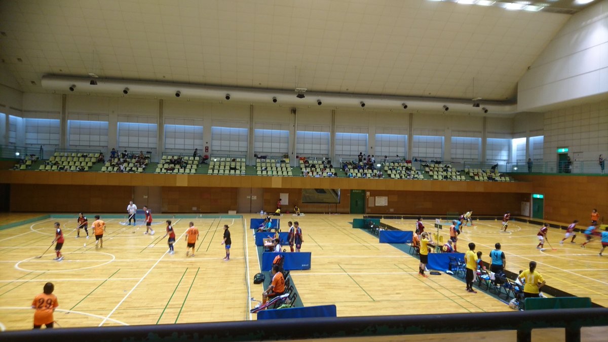 ブレイズ小牧 ネオホッケーチーム 今日は豊川市総合体育館にて ネオホッケー東三河大会が行われています ブレイズ小牧からは 小学生チームが篠岡d Ajrと合同で スマイリーズ として小学生高学年の部に出場しています みんな楽しく 一生懸命