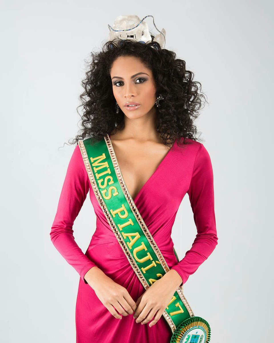 FontesMidi's tweet photo. A Casa Grande surta, quando uma Mulher Negra vira Miss. Monalysa Alcantara, a nova MISS BRASIL 2017
#MissBrasil2017 https://t.co/XwJZSBFgZm