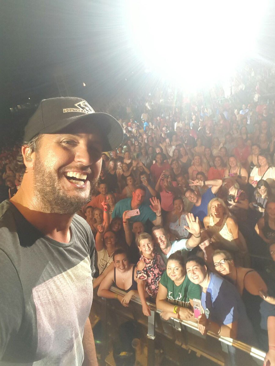 lynchandluke's tweet photo. Luke selfiesssss 😍😭 https://t.co/fABOsNJBRk
