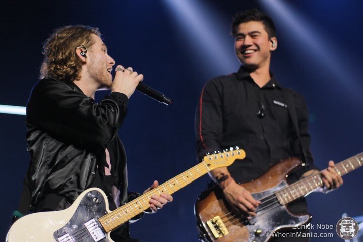 unlostfivesos's tweet photo. idek what to caption it's just so amazing #cake https://t.co/s5A6Yhx4u3