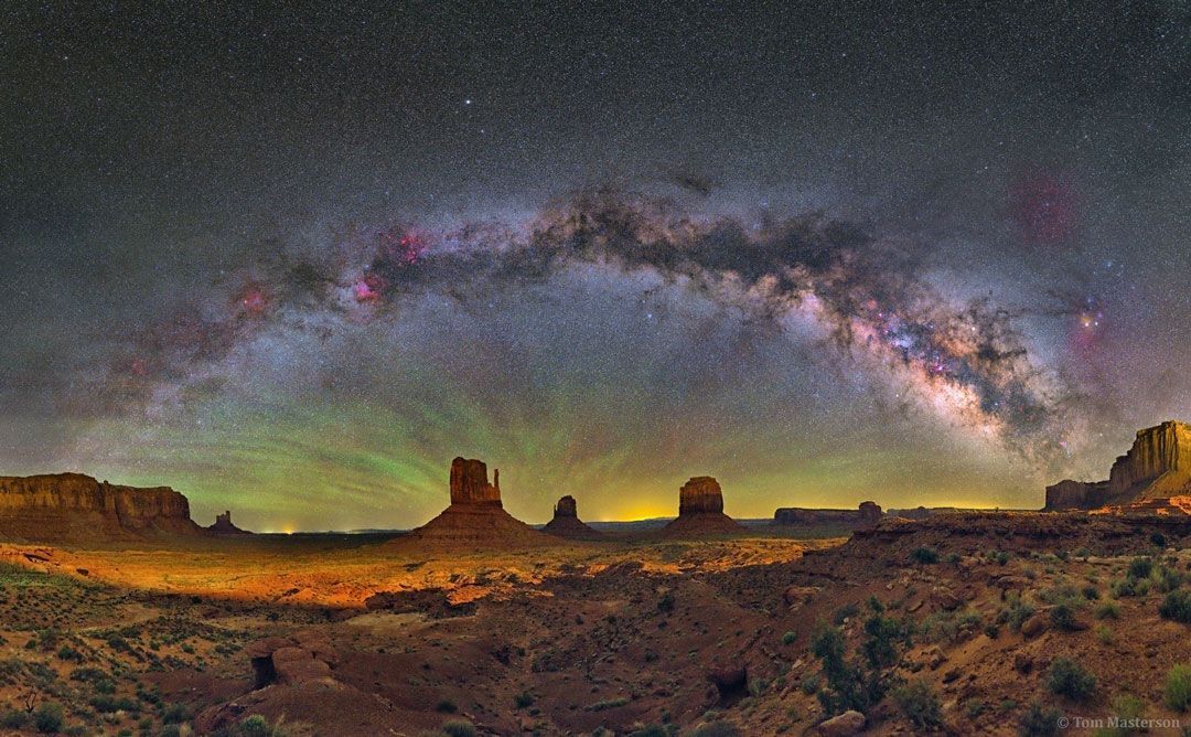 dale_the_cooper's tweet photo. #Space: the #MilkyWay arches over #MonumentValley. #GoodMorning!
https://t.co/axjLziLWFL via @apod by #Belfi https://t.co/nI5ibKI8v0