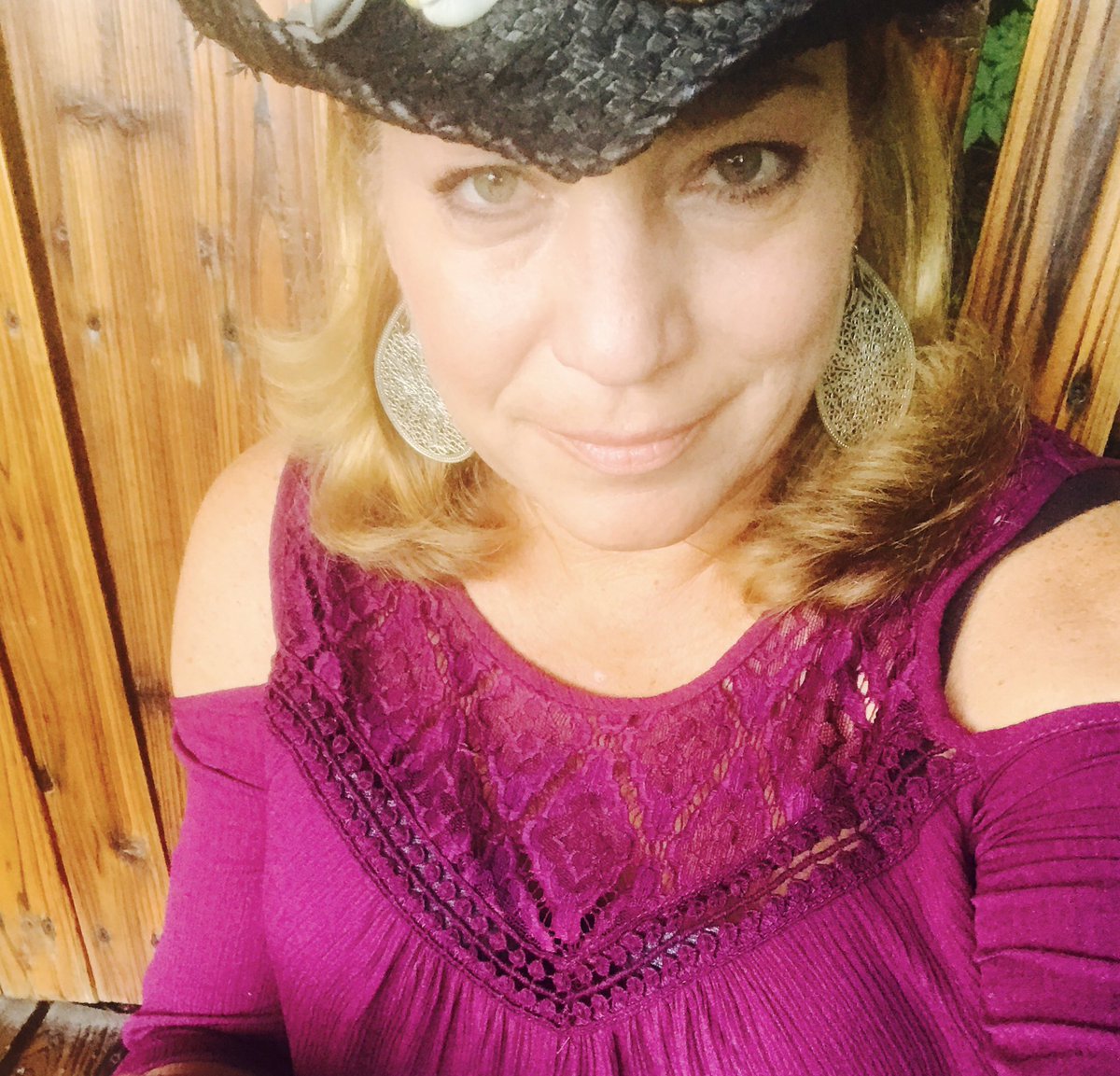 VtJeanne's tweet photo. #soultosoul2017. Ready and excited to see Tim McGraw and Faith Hill https://t.co/nqZ7cPKOQR