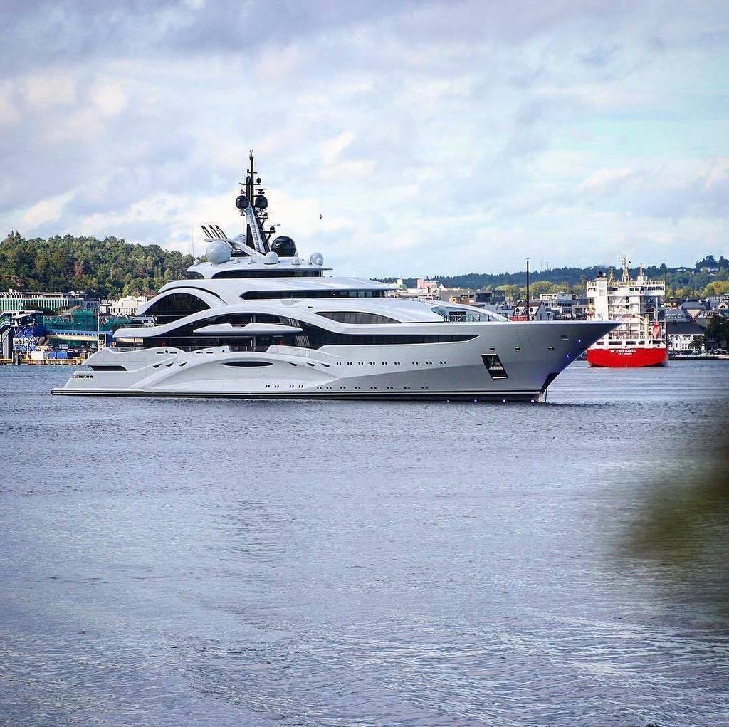 SY_Content's tweet photo. The @luerssenyachts head-turner AL LUSAIL is currently in #Norway 🇳🇴| #superyacht https://t.co/ONytDuUiOY https://t.co/dxfJt7D2GW