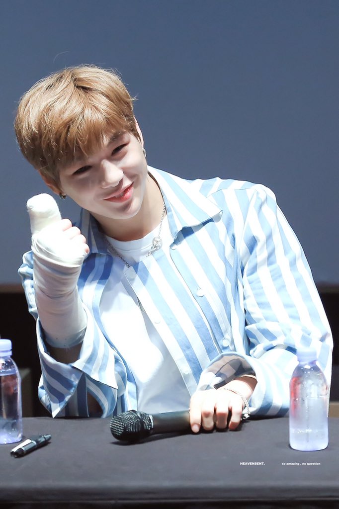 heavensent_9596's tweet photo. 170818 명동팬싸  녤아 다치지말고 아프지말자ㅠㅠㅠㅠㅠㅠㅠㅠㅠ #강다니엘 https://t.co/OagAFkY5Sk