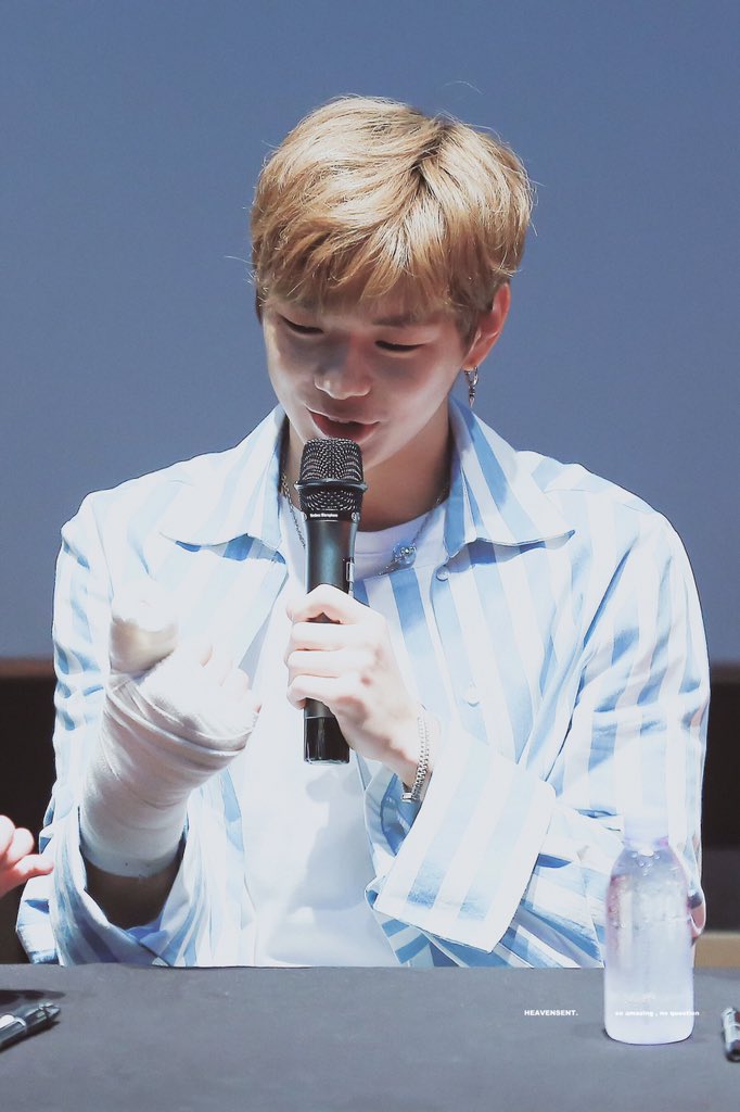 heavensent_9596's tweet photo. 170818 명동팬싸  녤아 다치지말고 아프지말자ㅠㅠㅠㅠㅠㅠㅠㅠㅠ #강다니엘 https://t.co/OagAFkY5Sk