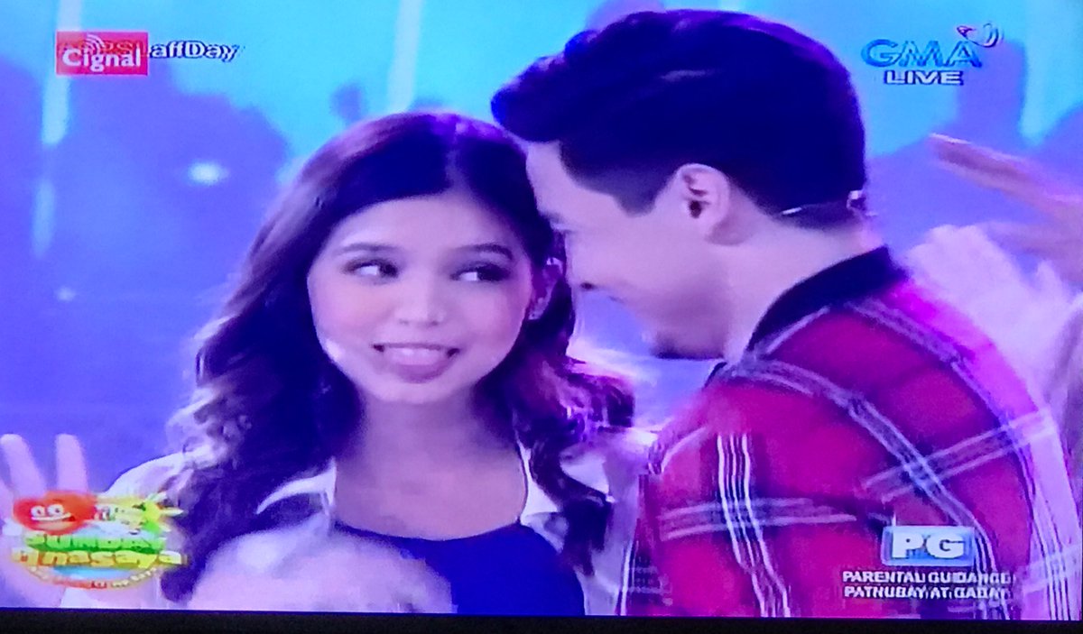 MaineStacy's tweet photo. Maine, see that handsome young man? He's your number one fan. Look how proud he is of you.. 
Alden, hulog na hulog..❤️❤️
#ALDUBMasPinasaya https://t.co/4an9XmZc8t