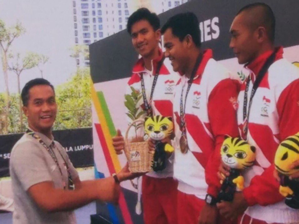 Saat bertemu Singapura kita tahan imbang sampai media sana kritik team mereka sendiri.Terima kasih Team Polo Air Putra atas perjuangannya 🙏🏼