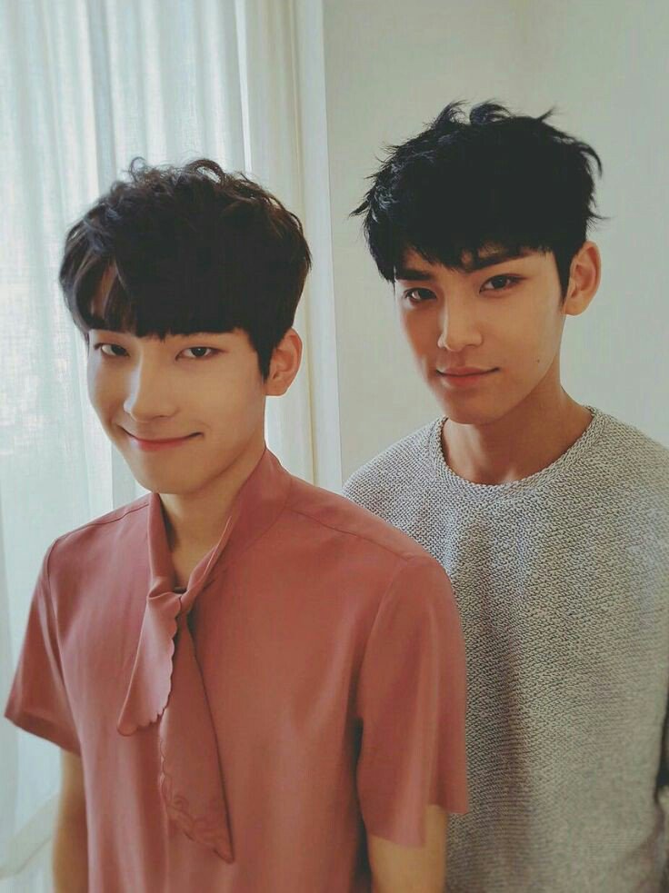 mingeoyu's tweet photo. @i7jeonwonu But, no one would ever notice in fact you're older than me https://t.co/C08yhgznm8