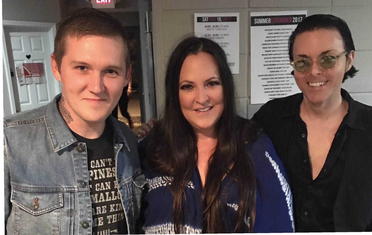 karenmansfield1's tweet photo. Hanging with some #njmusiclegends tonight at @thestonepony for #StrummerJam @thebrianfallon @RichardBarone https://t.co/Z7lYIwyjYr