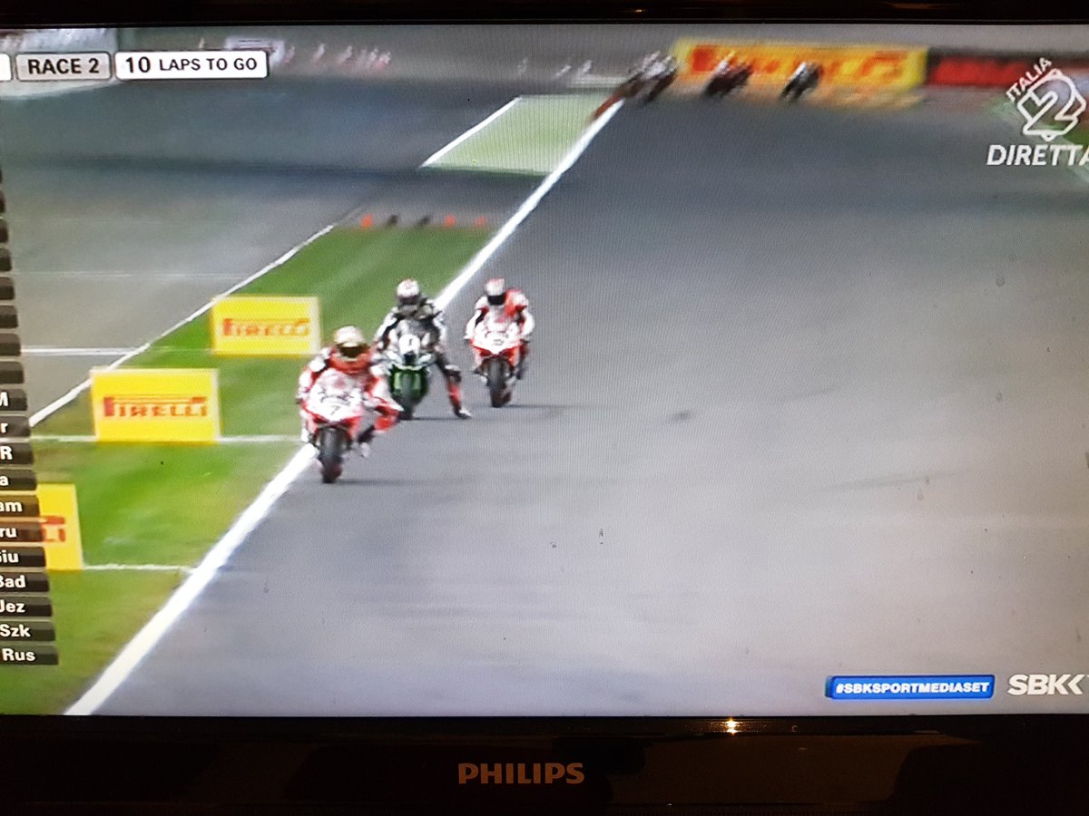 massy11gsxr's tweet photo. Da dietro i fornelli in #cucina mi godo la #SBK con #sbksportmediaset 🏍️ #gaaass #riders ✊ @chazdavies7 @jonathanrea @MarcoMelandri33 https://t.co/VsCOOANJ9t