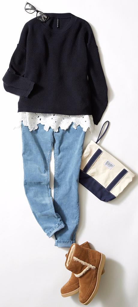 スリムなシルエットのコーデュロイを選んだら、ニットは程よくゆったりめのサイジングを！！
白レースを裾からちらりとのぞかせれば、着こなしがのっぺりせずに、アクセントが生まれます♫ ♫