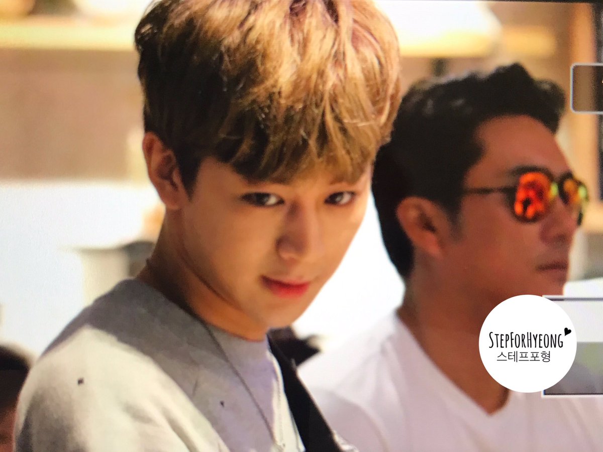 StepForHyeong's tweet photo. 170820 사랑스러워 윤형이ㅠㅠㅠ💕💕

#송윤형 #YunHyeong #아이콘 #iKON https://t.co/ZxjPep38Wp