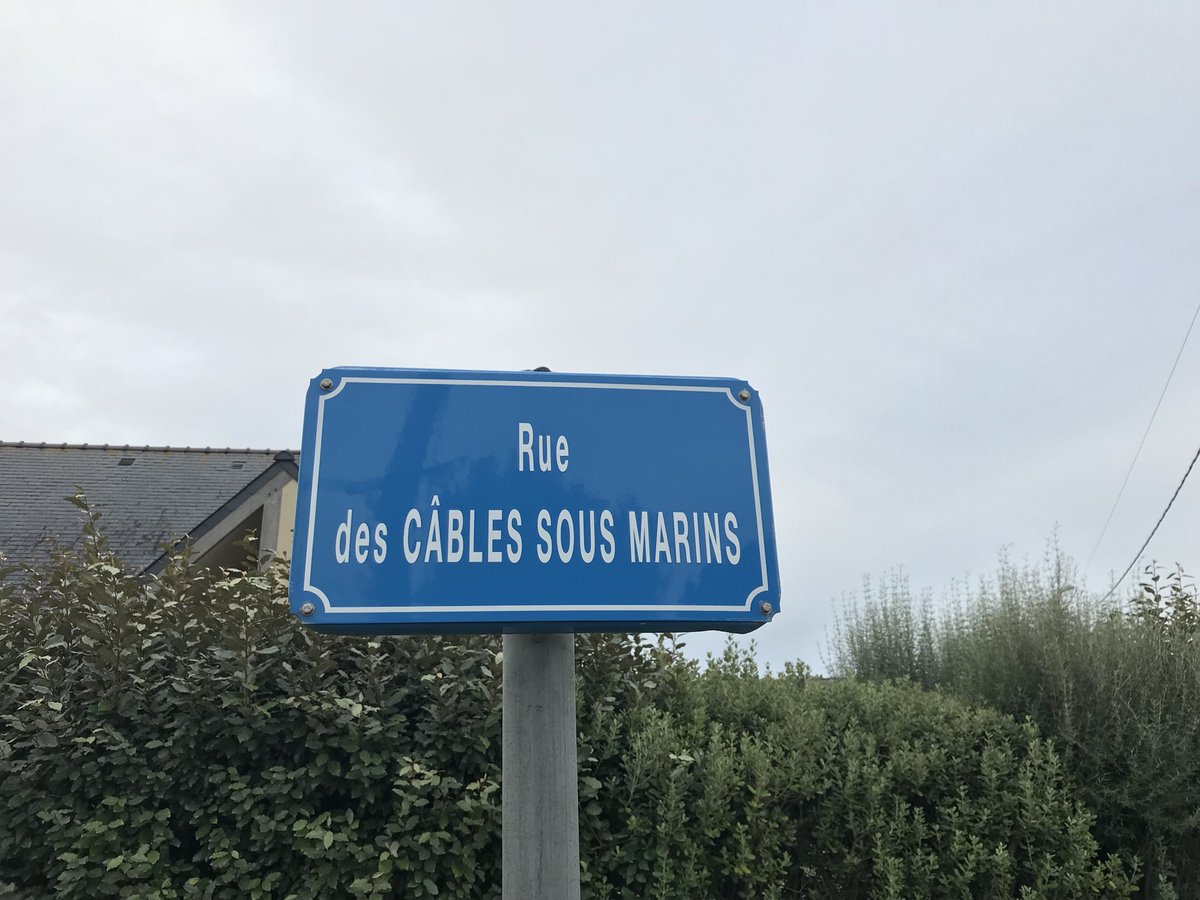 _GaLaK_'s tweet photo. Je ne pouvais pas passer dans le coin sans faire un tour dans la rue des Câbles Sous Marins à Penmarc’h ! https://t.co/9RGD8Jkwak