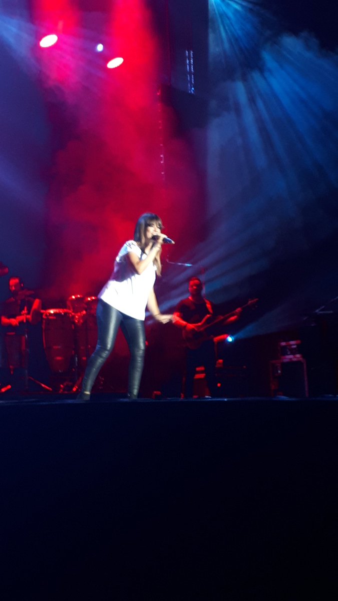 eme__as's tweet photo. Aun no he superado este concierto. Gracias por tanto ❤ @vanesamartin_ #munay #portaferrada2017 https://t.co/MuRyJaEZ69