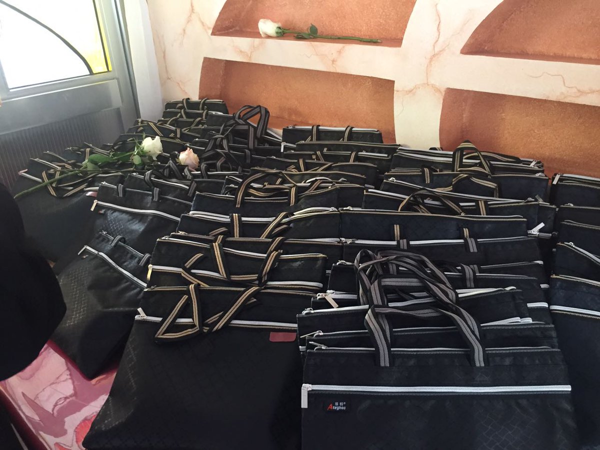 #شكرا مديرتي..

فرحة اللقيا وجميل الاستقبال تقديرا لمعلمات الرخاء من المديرة الرائعة
 أ/عائشة البلوشي 

كل عام ومعلمين ومعلمات سلطنتنا بخير