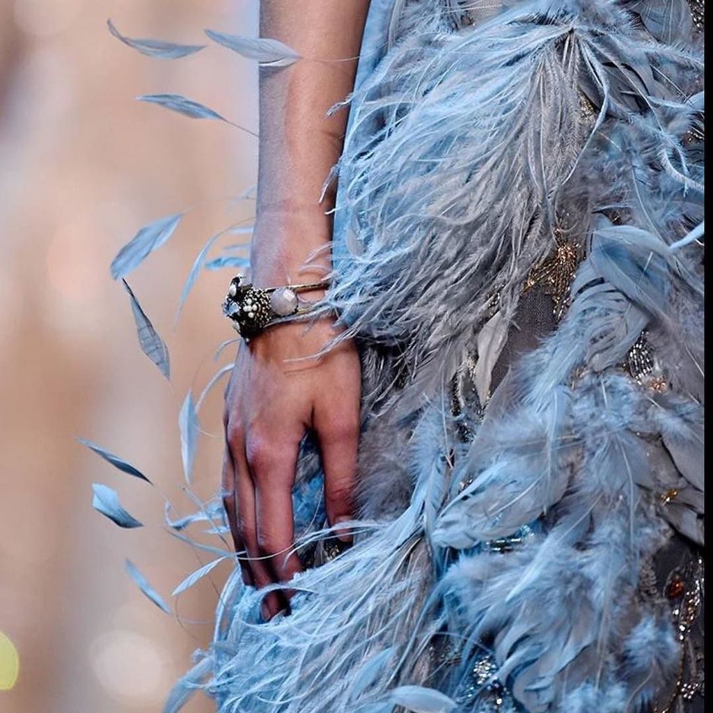 BrideMinded's tweet photo. #itscouturebaby #couture #couturegown @eliesaabworld #detailedfabric #eliesaab #feathersandbeads #hautecouture @it… https://t.co/nPuTC8A2oq https://t.co/01LIneenpZ