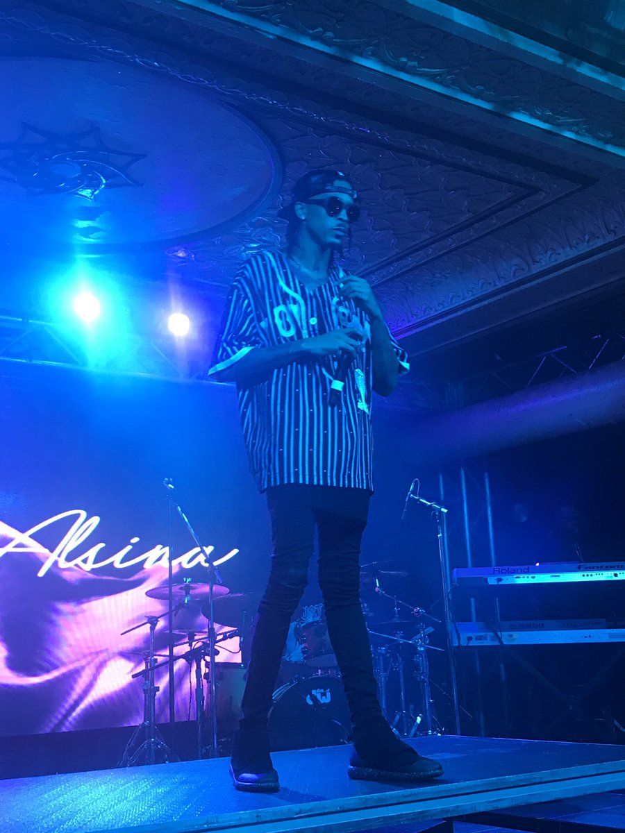 Kaitlyn17_'s tweet photo. @AugustAlsina tonight! Great show! I love you August!! 😍 #DontMatterTourChronicles https://t.co/lAT90pyAgK