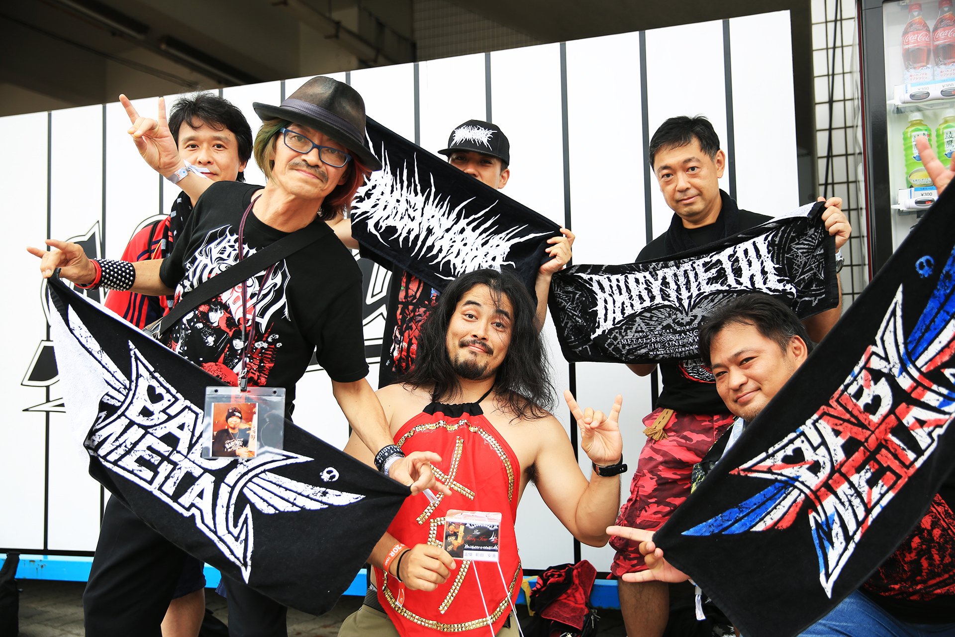 Summer Sonic Sur Twitter お気に入りのタオルと一緒に 公式オフィシャル アーティスト みなさんは今日 どんなタオルをゲットしましたか ぜひ サマソニファン をつけてアップしてください サマソニ T Co Qycr3gw7kg Twitter