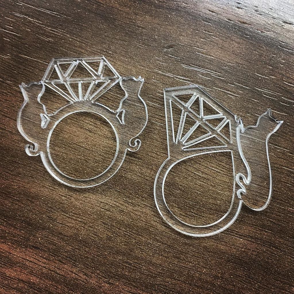 cre8_base's tweet photo. アクリルをレーザーでカットして、猫ちゃんのかわいいリングの出来上がり!ご友人や姪っ子ちゃんへのプレゼントにされるそう!素敵〜!✨
#レーザー加工機 #レーザーカッター #レーザーカット #lasercut #lasercutte… https://t.co/0DveJACMz4 https://t.co/KwzSAHkrpP