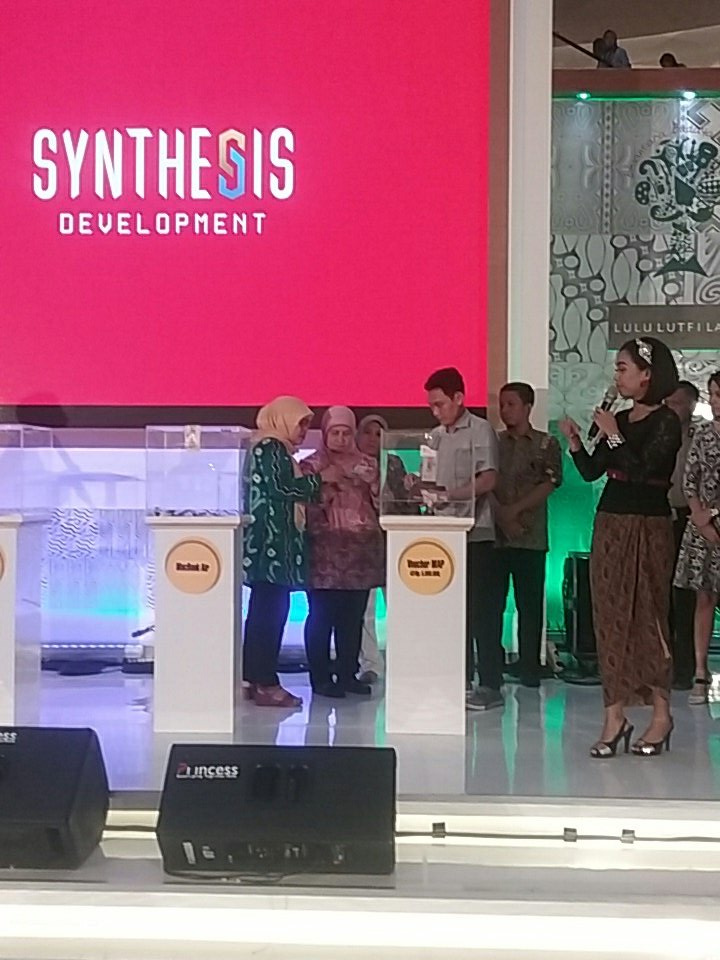 komburmamak's tweet photo. Akhirnya ada pemenangnya nih bapak antonius mdptkan vocer 5juta yeiii #YakinSudahMerdeka #IndonesiaIsMe https://t.co/Bi4uLwSeEB