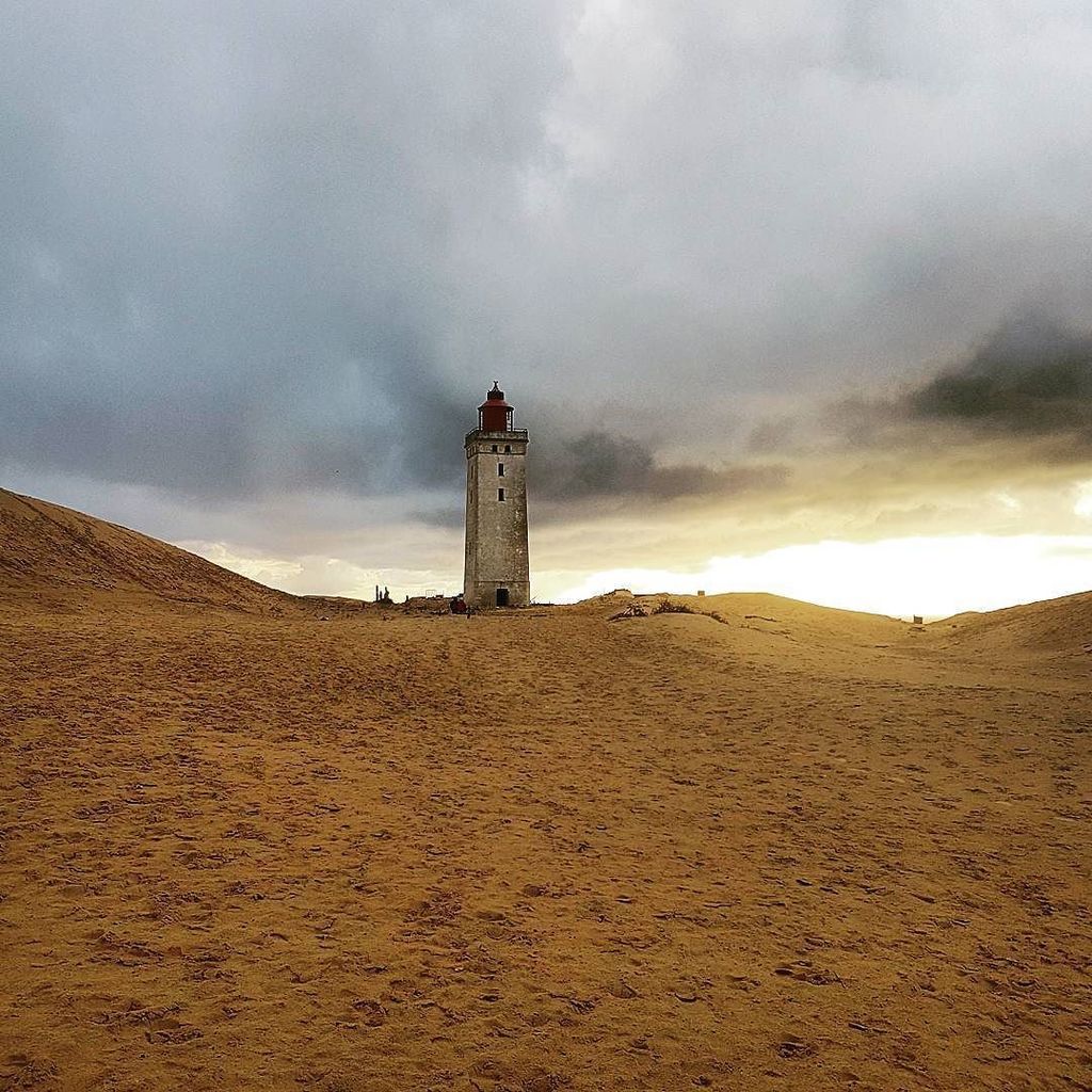 cmnit's tweet photo. Faro tra le dune
#rubjergknudefyr #rubjergknude #lighthouse #cloudscape #sunset #dune #sand #rubjerg #jylland #den… https://t.co/xMYRMhnSwN https://t.co/mZtnENcxXq