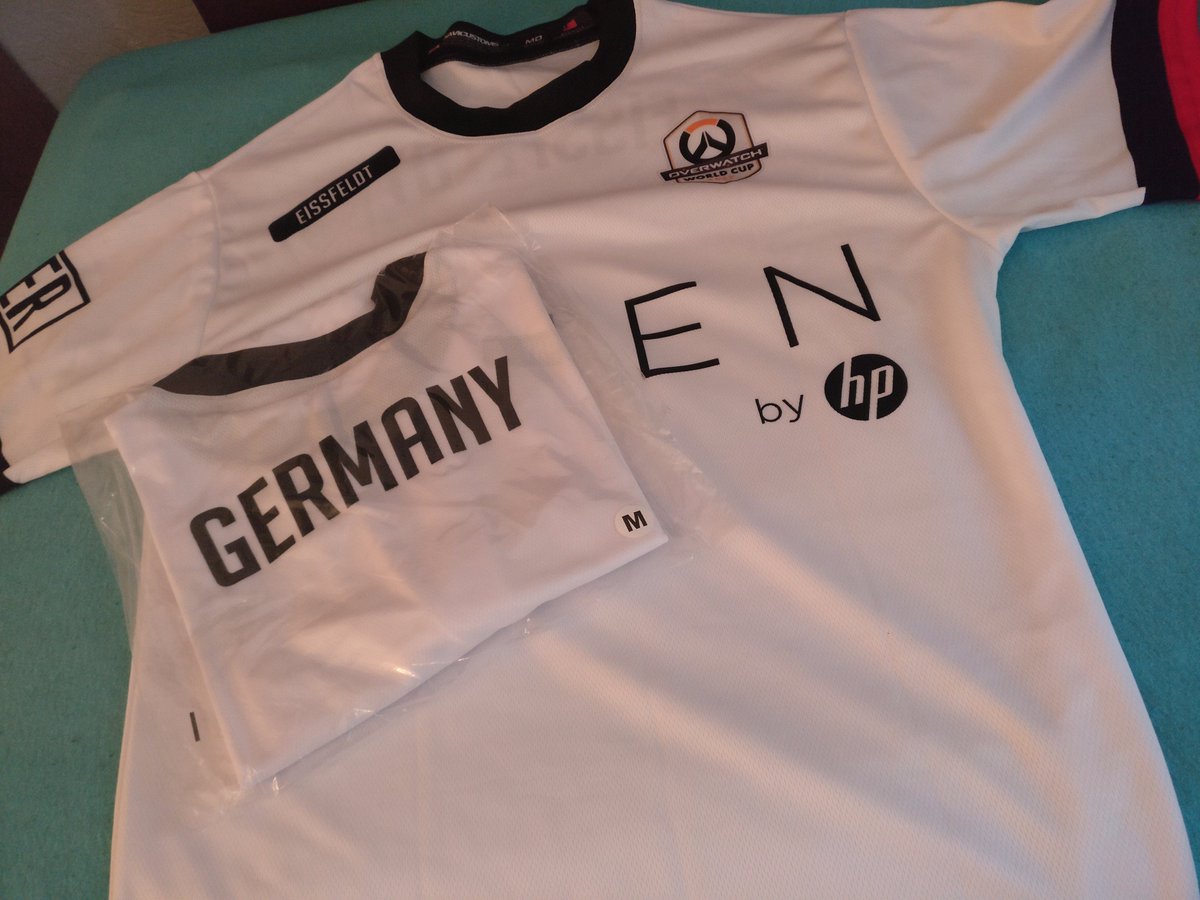 Hey Guys, here is your chance to win 1 out of 2 Team Germany Jerseys from the World Cup. Follow + Retweet to enter the giveaway. Good luck 😀