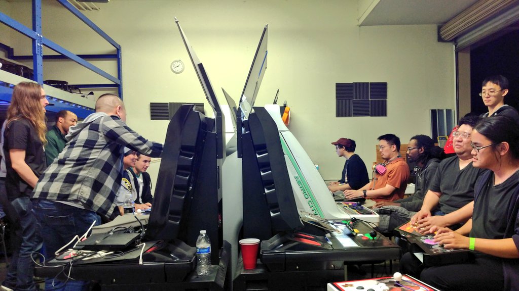 tLozSEA's tweet image. Late night games at @norcaldogfight before GameCenter closes for the night! CC @totoroslayer #UNCD