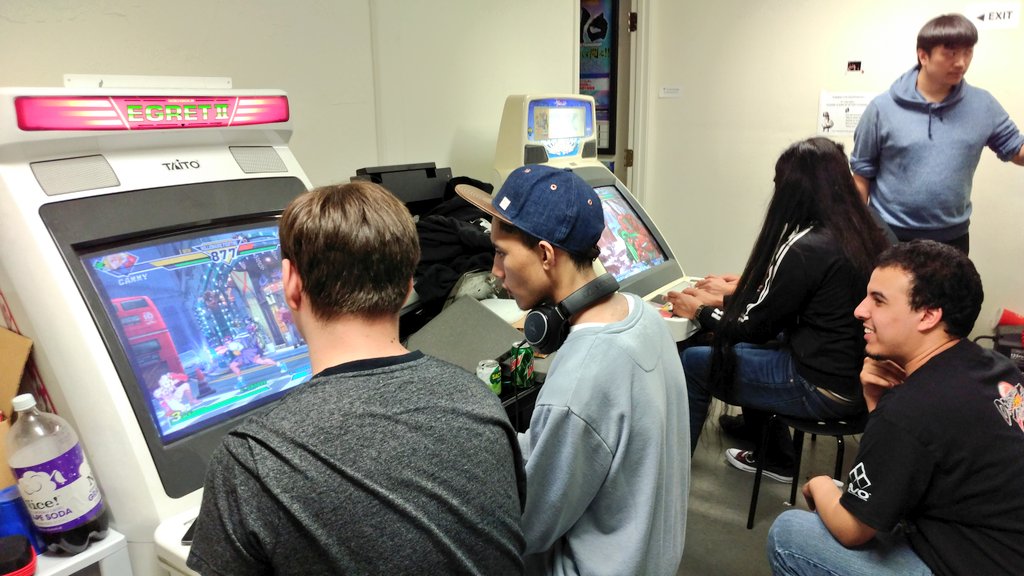 tLozSEA's tweet image. Late night games at @norcaldogfight before GameCenter closes for the night! CC @totoroslayer #UNCD