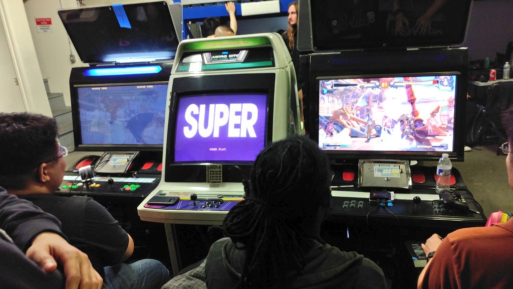 tLozSEA's tweet image. Late night games at @norcaldogfight before GameCenter closes for the night! CC @totoroslayer #UNCD